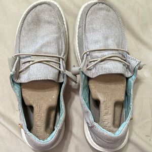 Excellent condition Women’s Hey Dudes